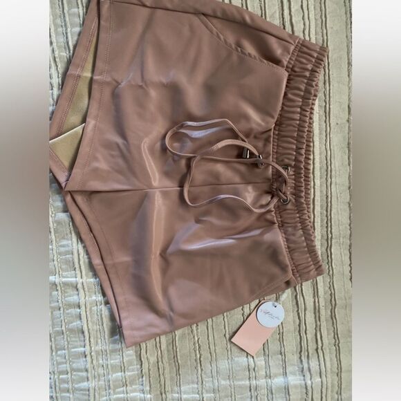 Blashe shorts faux leather nude elastic waist New - Picture 3 of 10